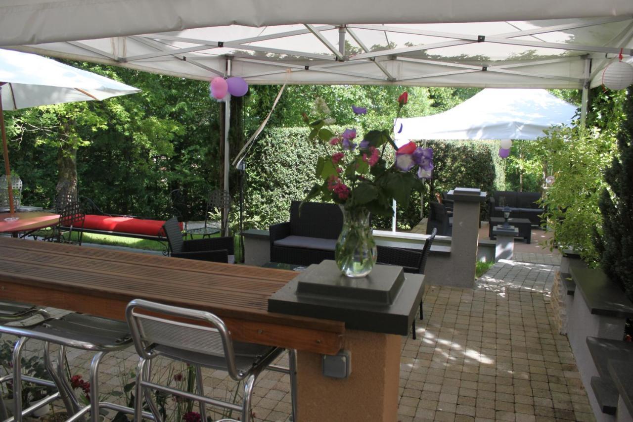 Hotel La Garenne De *